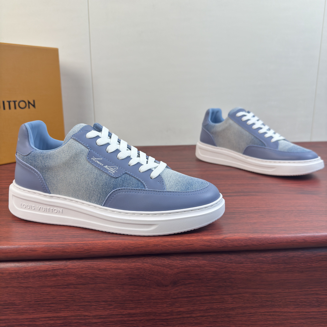 NO:954353,Batch LV's new BEVERLY HILLS sneakers, this style Beverly Hills  The sneakers are made of smooth calfskin and distressed denim canvas uppers, with a neat and casual configuration. They are matched with a thick yet lightweight rubber outsole and the Louis Vuitton handwritten logo on the side to upgrade the casual and elegant style. The tongue, heel and outsole are decorated with the Louis Vuitton logo, the cowhide fabric mixed lining, the silk-screen logo cowhide foot, and the ultra-light rubber outsole with the brand logo. The upper foot is comfortable and stylish, and comes with a full set of original packaging!  Size 39-40-41-42-43-44 Standard leather shoe size (38/45/46 can be customized and cannot be returned or exchanged) Item number 1ALIMD light blue,,louis vuitton,louis vuitton,sneakers,cowhide19860909批 LV全新BEVERLY HILLS 运动鞋 本款 Beverly Hills 运动鞋取材光滑小牛皮和做旧牛仔帆布鞋面,利落休闲构型,搭配厚实而轻盈的橡胶外底与侧面路易威登手写体标识升级闲雅格调.鞋舌、后跟和外底饰有路易威登标识,牛皮织物混合内里,丝印徽标牛皮垫脚,搭配品牌标识的超轻橡胶外底.上脚舒适有型,配全套原包装！ 尺码39-40-41-42-43-44 标准皮鞋码（38/45/46可定做不能退换） 货号1ALIMD浅蓝,,louis vuitton,louis vuitton,sneakers,cowhide,Men's shoes