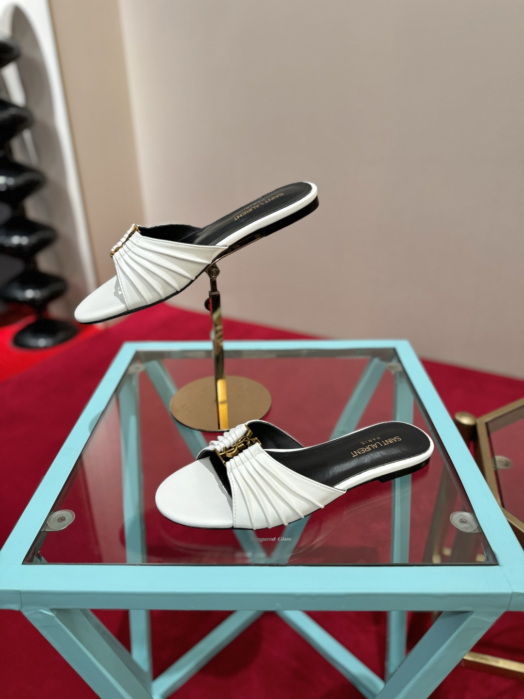 NO:904444,SAINT LAURENT Babylone Pointed toe open toe gathered upper Mules Slippers Super versatile and easy to control Fabric sheepskin Lined sheepskin Padded sheepskin Heel height 1cm Size 34-39 (40.41.42 customized), high heels and slippers, saint laurent, saint laurent, high heels, slippers, sheepskin19860909SAINT LAURENT圣罗兰 Babylone 尖头露趾缩褶鞋面 穆勒鞋 一字拖鞋 超级百搭款轻松驾驭 面料羊皮 内里羊皮 垫脚羊皮 跟高1cm 码数34-39（40.41.42定做）,高跟鞋拖鞋,saint laurent,saint laurent,high heels,slippers,sheepskin,Women's Shoes