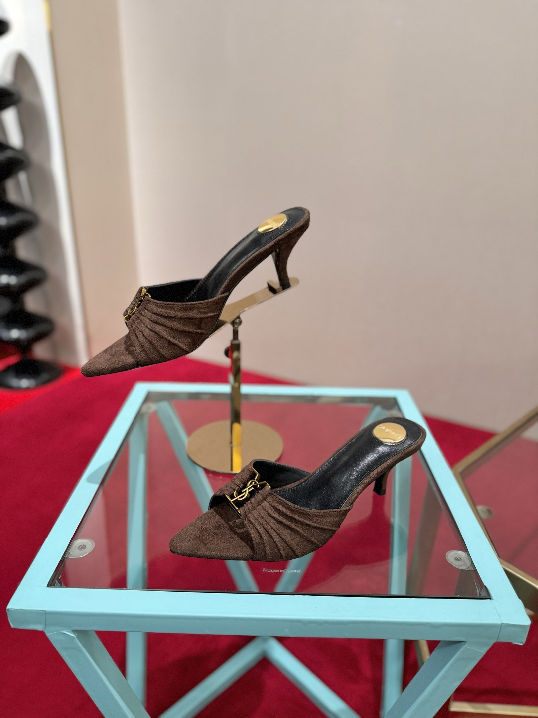 NO:904987,SAINT LAURENT Babylone pointed open toe gathered upper Mules slippers Super versatile and easy to control Fabric Sheep velvet high mercerized Sheepskin lining Foot sheepskin Heel height 6cm Size 34-39 (40.41.42 customized), high heels slippers, saint laurent, saint laurent, high heels, slippers, sheepskin, sheep19860909SAINT LAURENT圣罗兰 Babylone 尖头露趾缩褶鞋面 穆勒鞋 一字拖鞋 超级百搭款轻松驾驭 面料羊猄绒高丝光 内里羊皮 垫脚羊皮 跟高6cm 码数34-39（40.41.42定做）,高跟鞋拖鞋,saint laurent,saint laurent,high heels,slippers,sheepskin,sheep,Women's Shoes