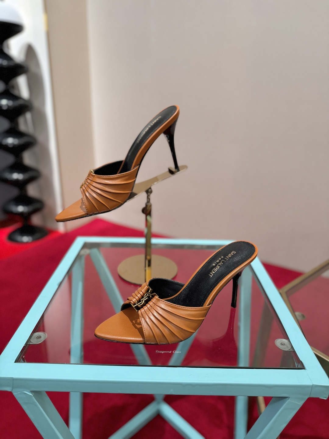 NO:904932,SAINT LAURENT Babylone Pointed toe open toe gathered upper Mules Slippers Super versatile and easy to control Fabric sheepskin Lining sheepskin Padded sheepskin Heel height 10cm Size 34-39 (40.41.42 customized), high heels and slippers, saint laurent, saint laurent, high heels, slippers, sheepskin19860909SAINT LAURENT圣罗兰 Babylone 尖头露趾缩褶鞋面 穆勒鞋 一字拖鞋 超级百搭款轻松驾驭 面料羊皮 内里羊皮 垫脚羊皮 跟高10cm 码数34-39（40.41.42定做）,高跟鞋拖鞋,saint laurent,saint laurent,high heels,slippers,sheepskin,Women's Shoes