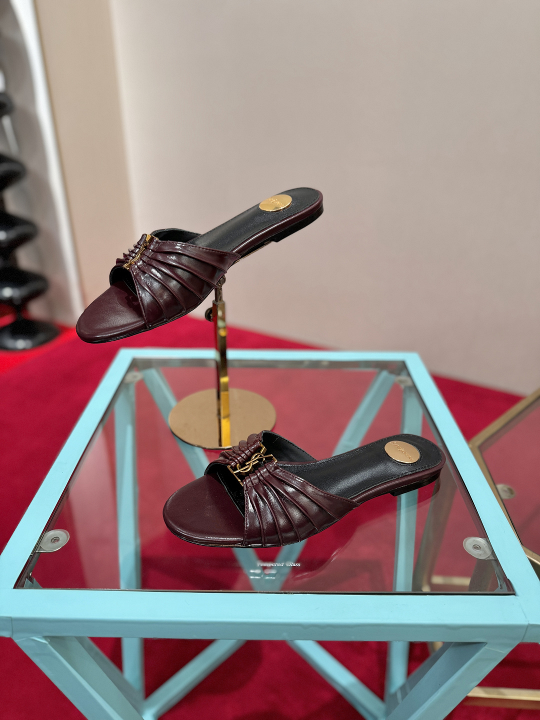 NO:904925,SAINT LAURENT Babylone pointed toe open toe gathered upper Mules slippers super versatile and easy to control fabric butter leather lining sheepskin padding sheepskin heel height 1cm size 34-39 (40.41.42 customized), high heels slippers, saint laurent, saint laurent, high heels, slippers, sheepskin19860909SAINT LAURENT圣罗兰 Babylone 尖头露趾缩褶鞋面 穆勒鞋 一字拖鞋 超级百搭款轻松驾驭 面料牛油皮 内里羊皮 垫脚羊皮 跟高1cm 码数34-39（40.41.42定做）,高跟鞋拖鞋,saint laurent,saint laurent,high heels,slippers,sheepskin,Women's Shoes