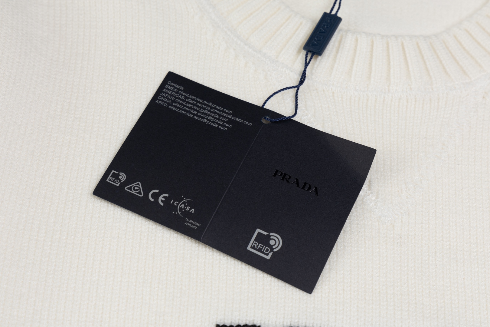 Prada Collar Triangular Woolen Sweater with Exclusive Market Design and Customized Water Washing - 图片 6
