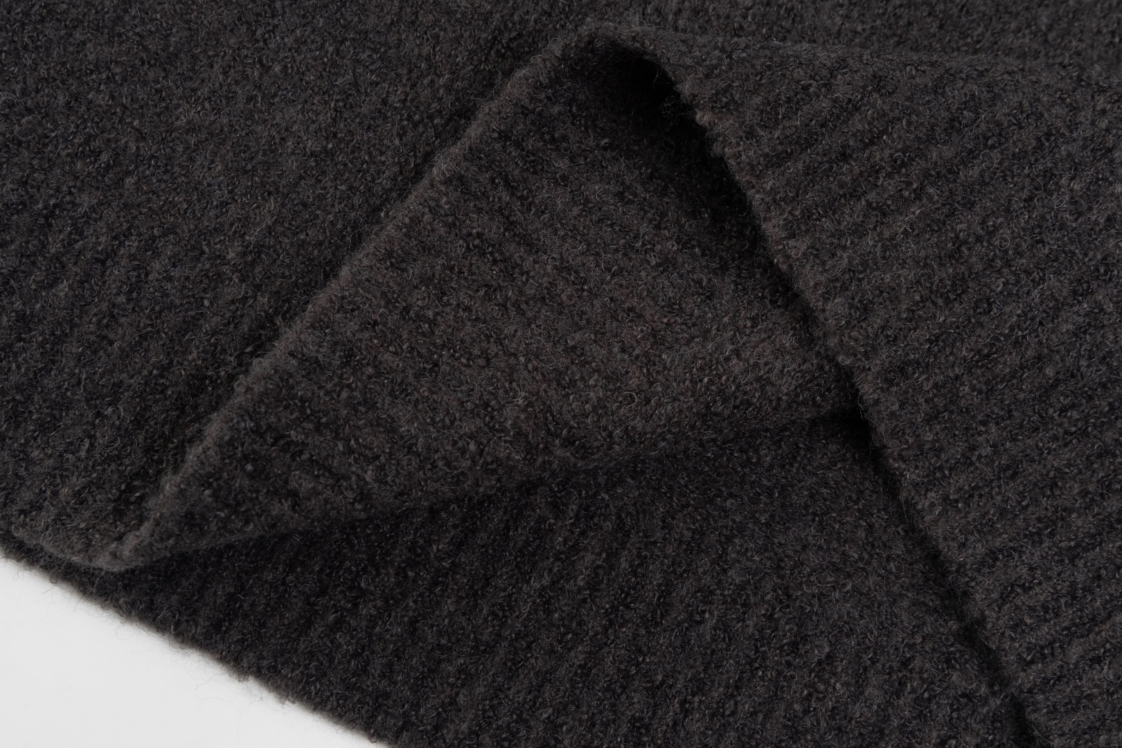 Louis Vuitton Wool Blend Sweater with Clover Logo and Monogram Details 6 cmp i1736456968346 818 0 4