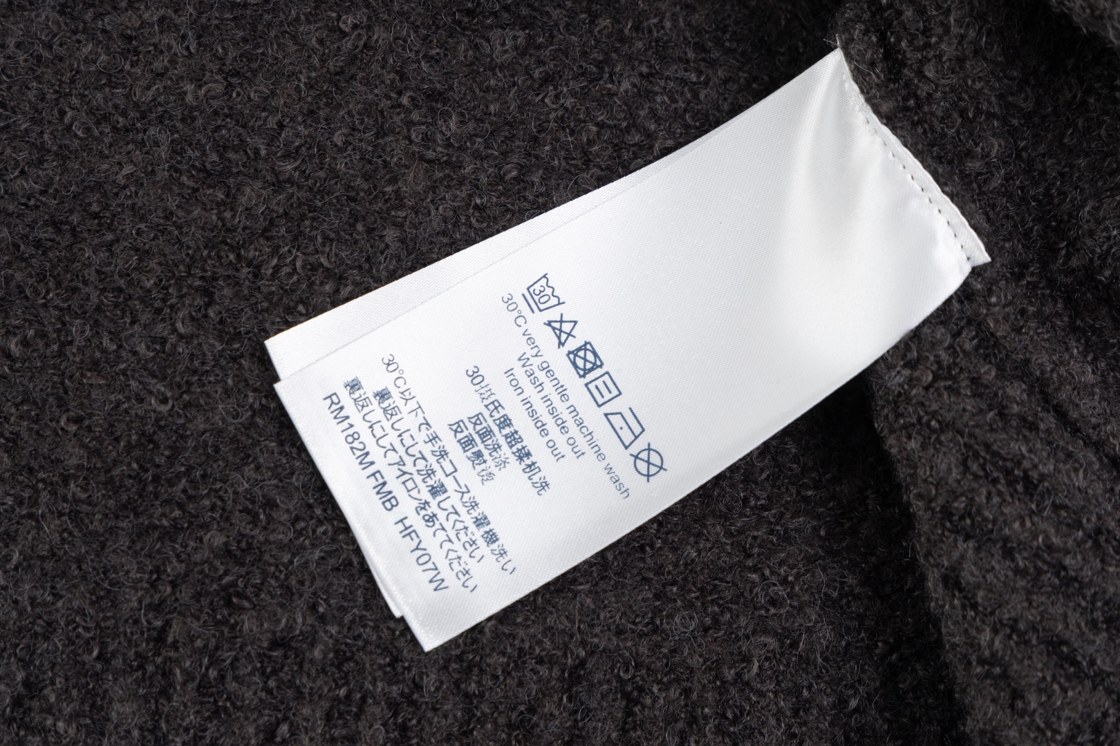 Louis Vuitton Wool Blend Sweater with Clover Logo and Monogram Details 8 cmp i1736456969780 8502 0 6