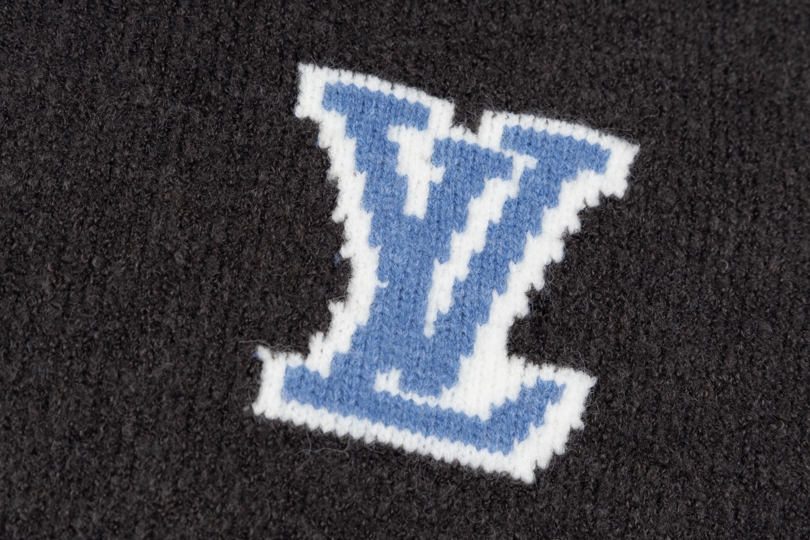 Louis Vuitton Wool Blend Sweater with Clover Logo and Monogram Details 7 cmp i1736456971873 6876 0 5