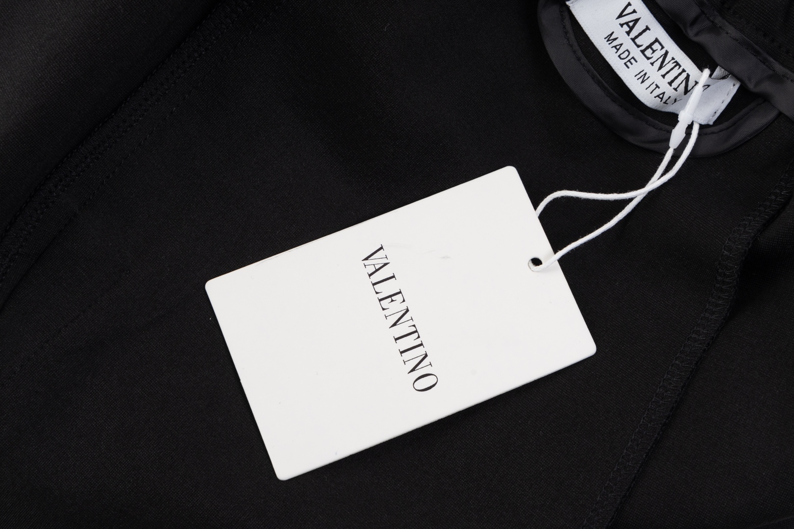 High-Quality Valentino 2025s Sport Shorts in Urban Style for Trade Channel: 265 💰 - 图片 3