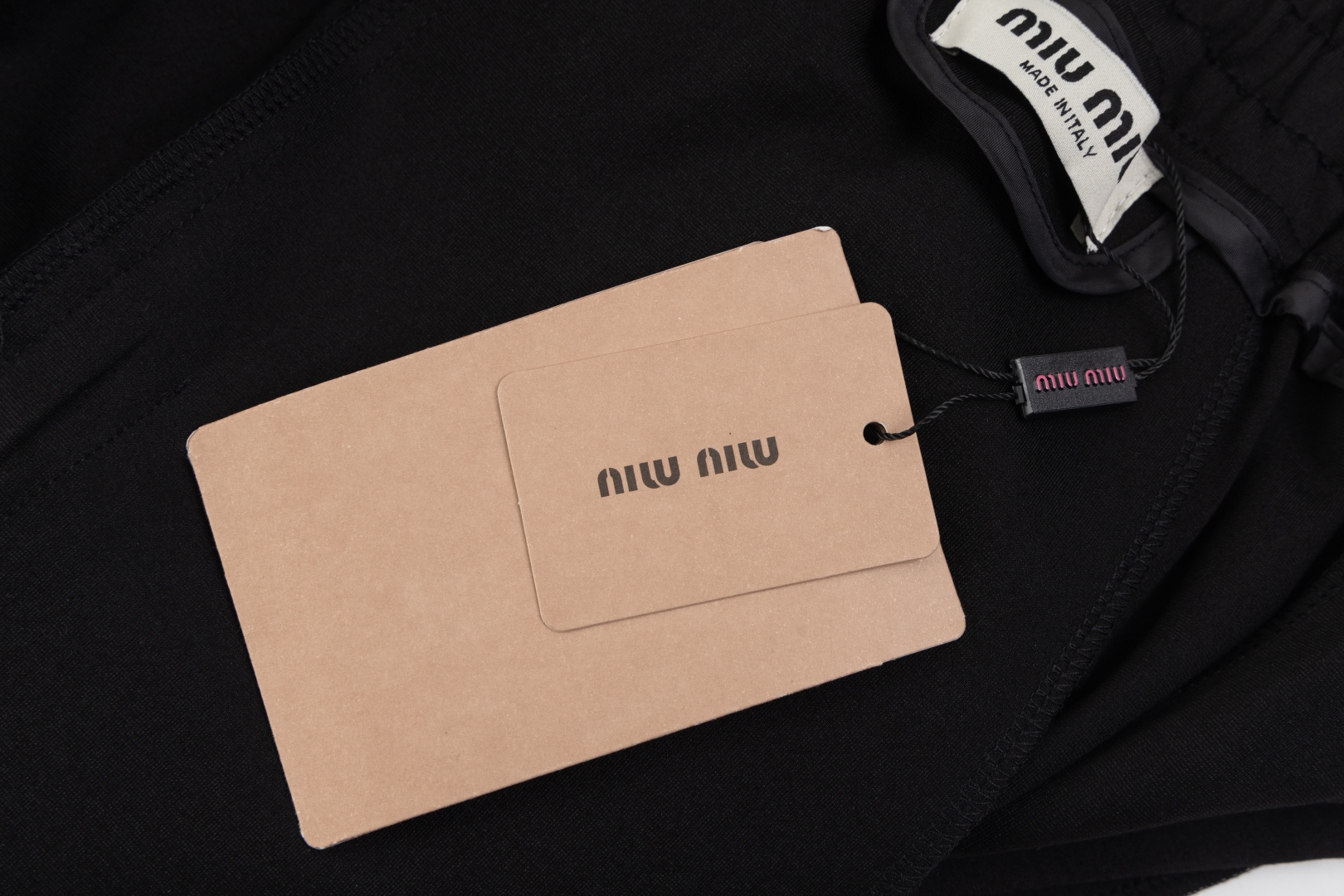 Modern Classic Urban Leisure Sports Shorts in High-Intensity Fabric - 图片 3