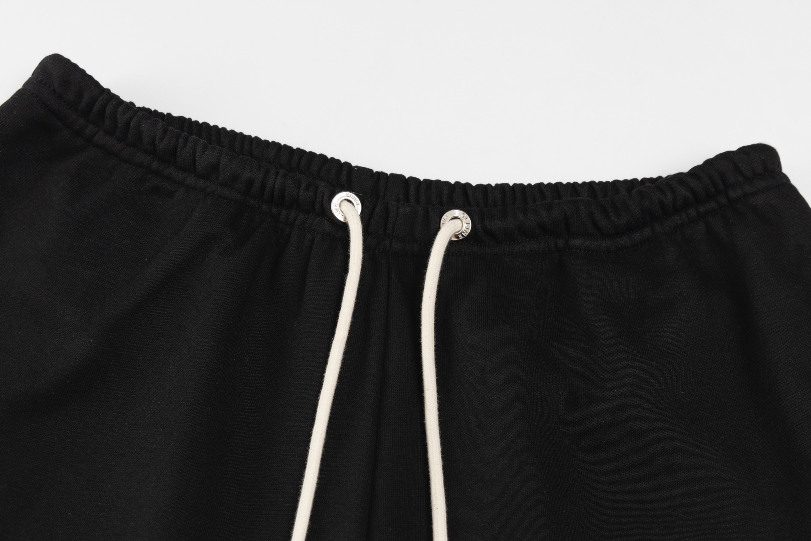 Celine 25SS Print Shorts with Custom Logo Hardware and YB Color Distribution - 图片 4