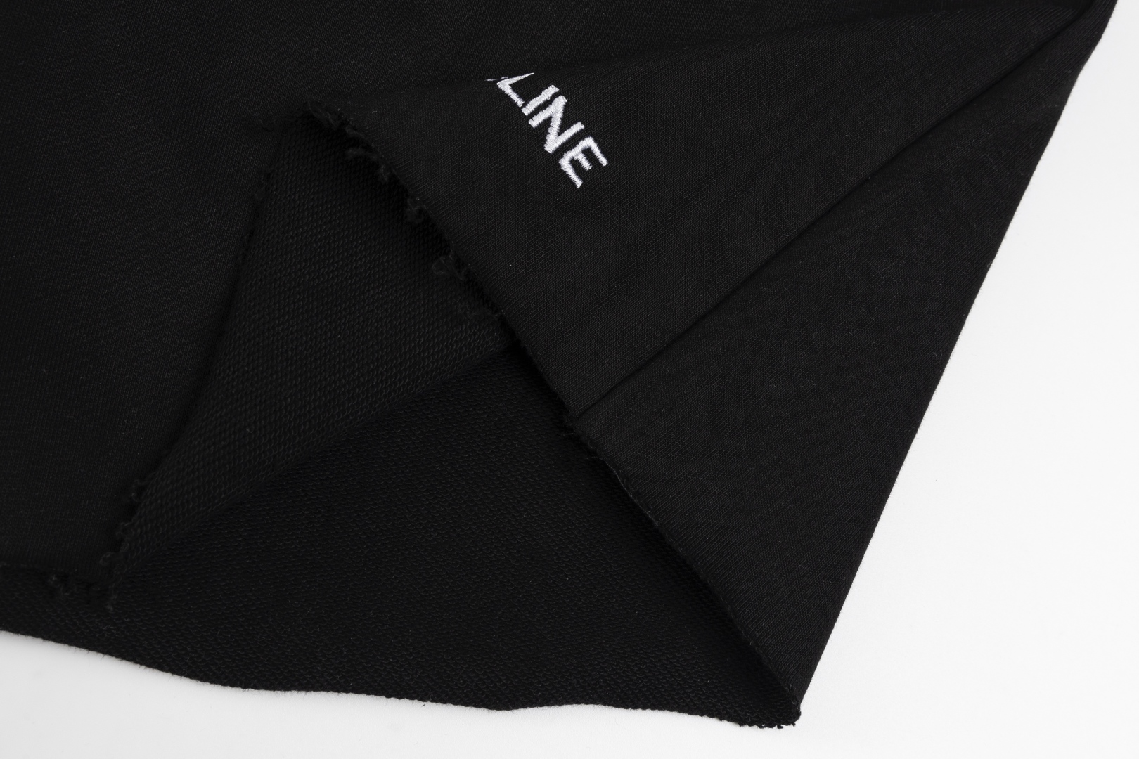 Celine 25SS Print Shorts with Custom Logo Hardware and YB Color Distribution - 图片 3