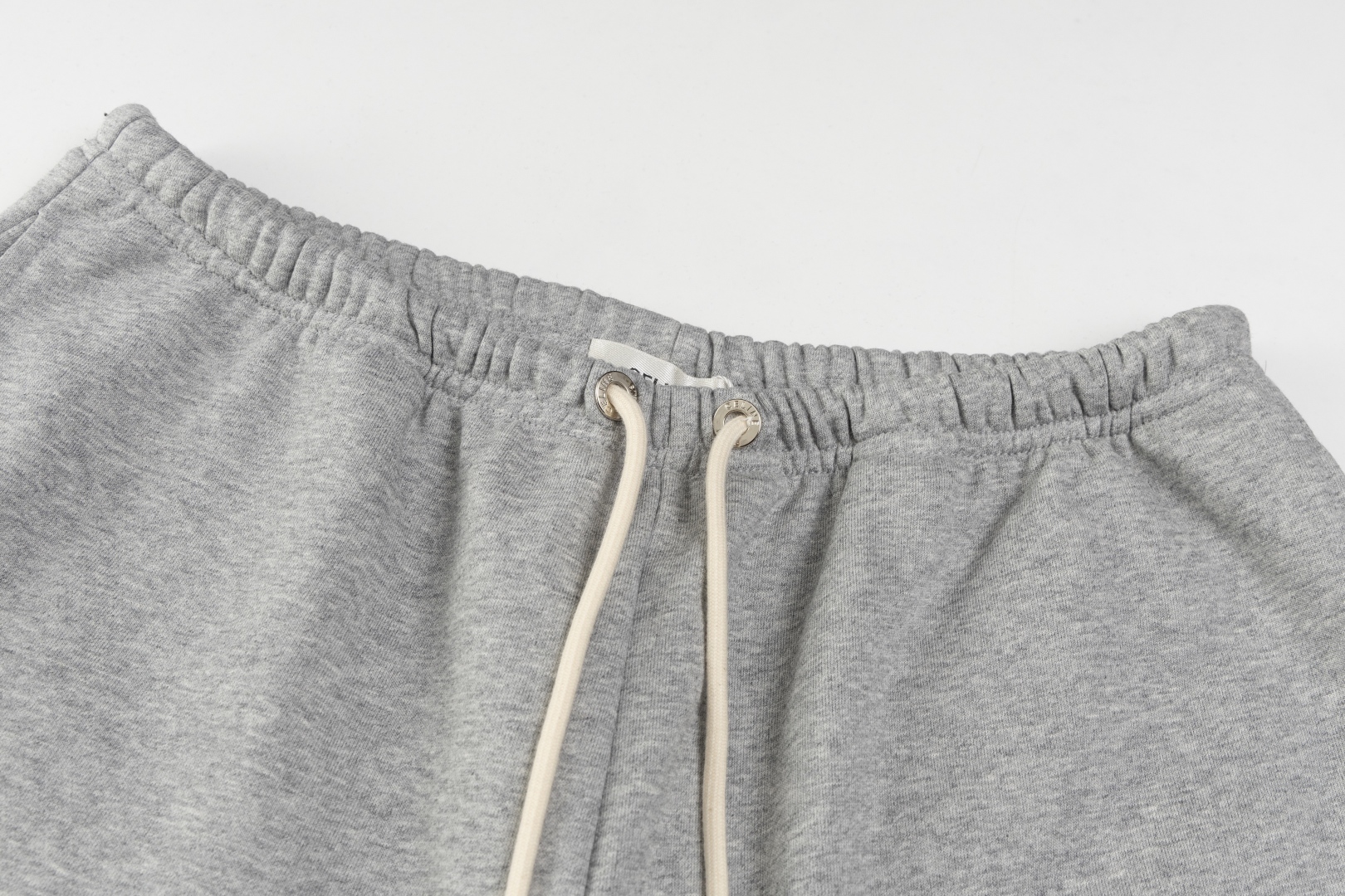New Print Shorts with Custom Logo Hardware at Celine 25SS Counters. - 图片 3