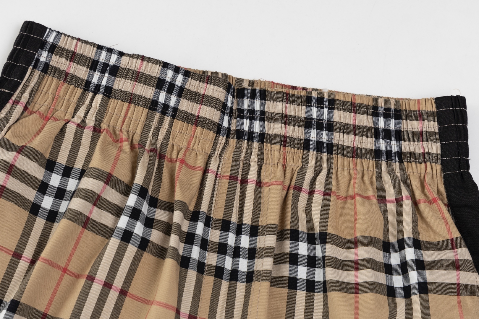Vintage Burberry BBR 22ss Shorts: High-Quality, Age-Defying Design with British Flair - 图片 3