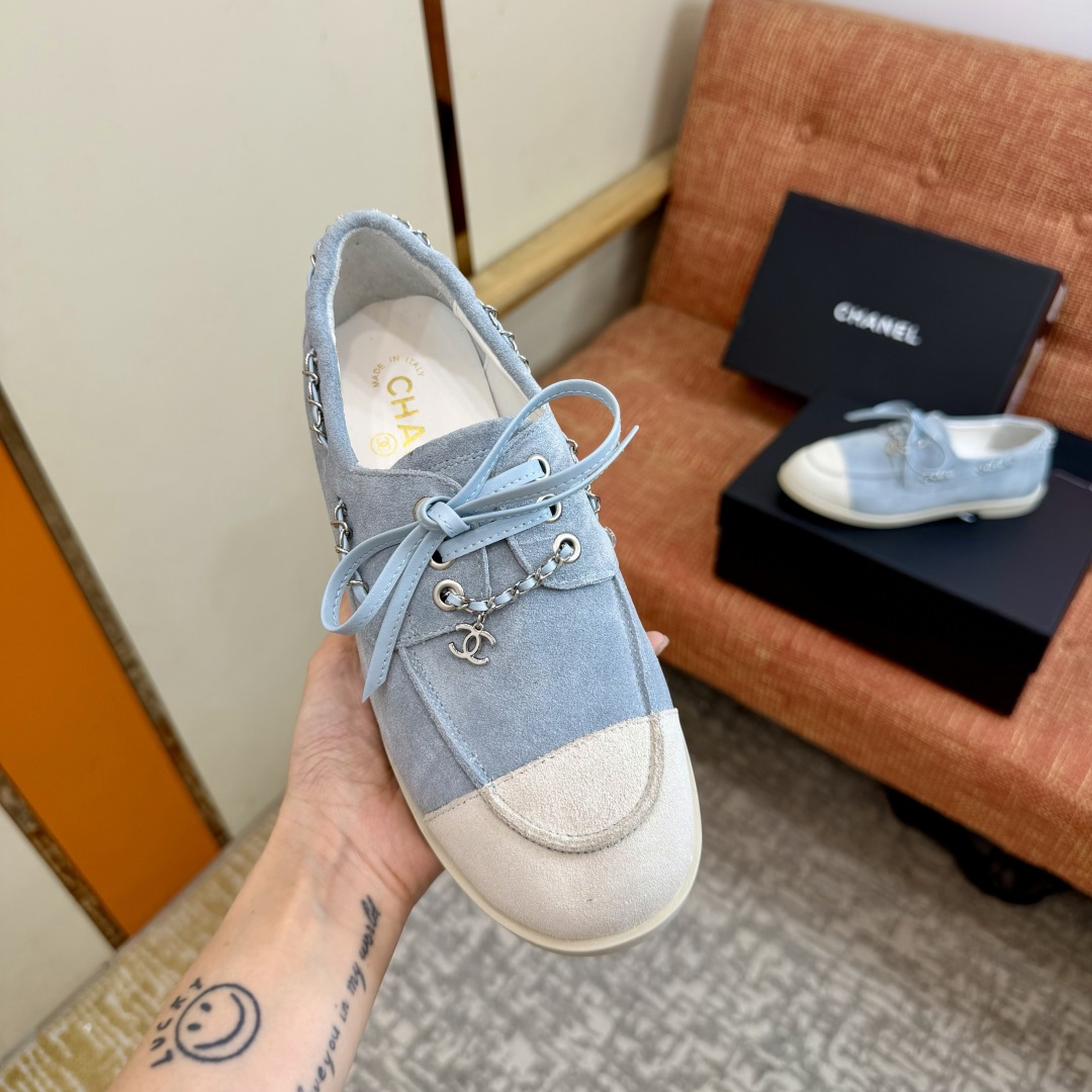 Лоферы женские замшевые пастельных тонов Chanel