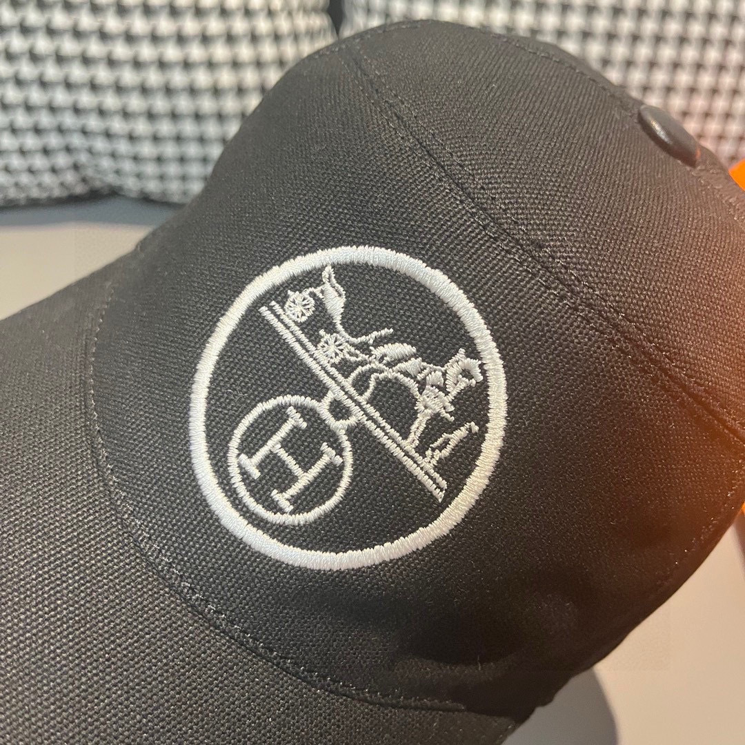 Fashionable Hermès Lot 137: Original Baseball Caps with Unique Materials and Craftsmanship - 图片 5