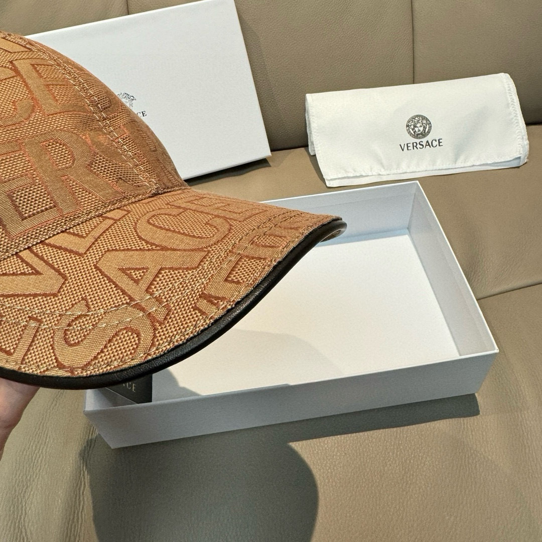 Versace Panthroat Baseball Cap Set with Original Packaging, Cabinet, and Stickers. - 图片 5