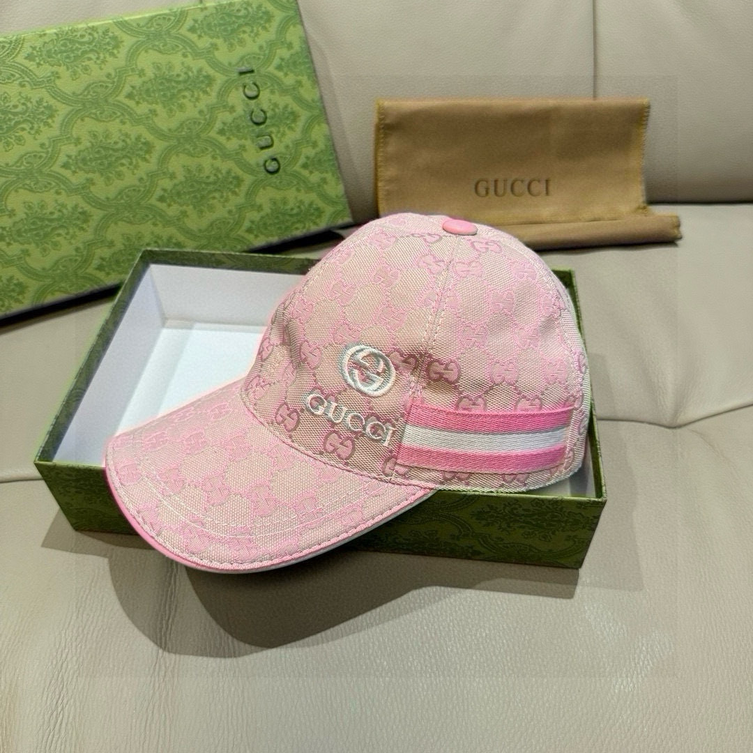 \n万年经典款出货！\n配盒子布袋，Gucci(古奇)经典原单棒球帽gucci小刺绣，专柜:开模订制，最高版本，原版帆布料 头层牛皮，纯棉内里，轻盈透气！实物拍摄，四季百搭男女适用，基础头围，贴片可调节。