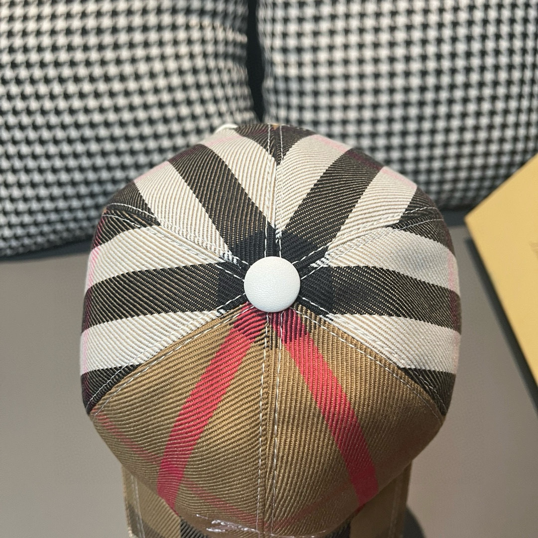 
配盒子布袋，Burberry（巴宝莉）新款原单棒球帽，11开模订制，标志性战马刺绣，精致无暇！原版斜纹