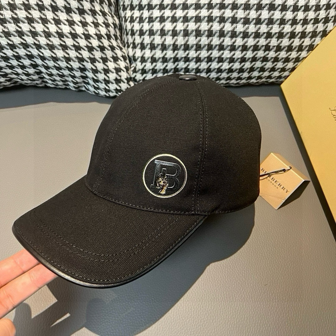 
配盒子布袋，Burberry（巴宝莉）最新款原单棒球帽，11开模订制，猛虎胶印！原版帆布面料+头层牛皮
