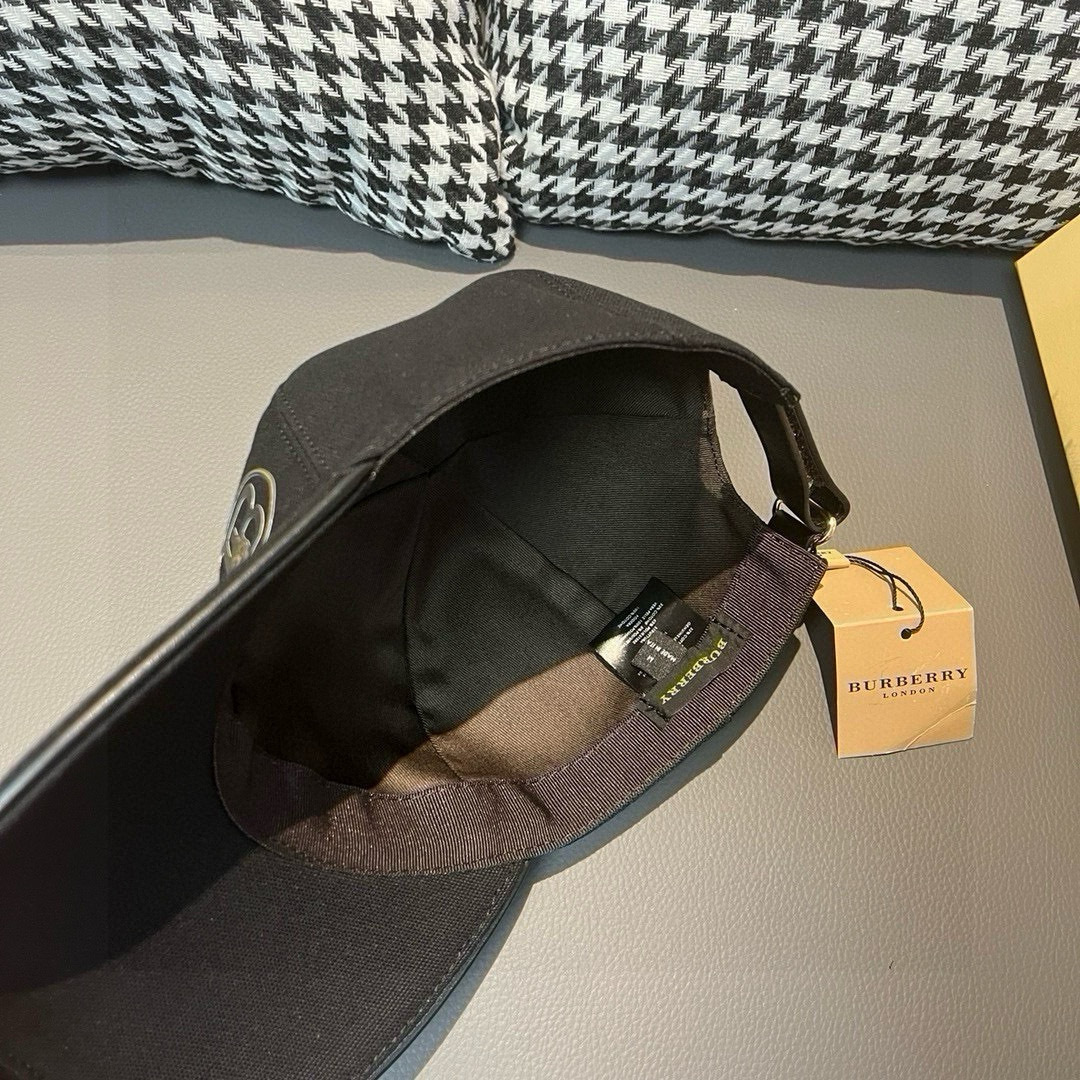 
配盒子布袋，Burberry（巴宝莉）最新款原单棒球帽，11开模订制，猛虎胶印！原版帆布面料+头层牛皮
