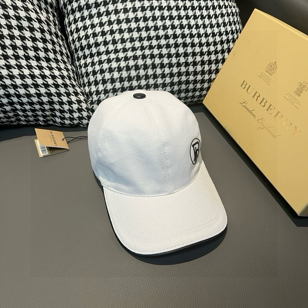
配盒子布袋，Burberry（巴宝莉）最新款原单棒球帽，11开模订制，猛虎胶印！原版帆布面料+头层牛皮