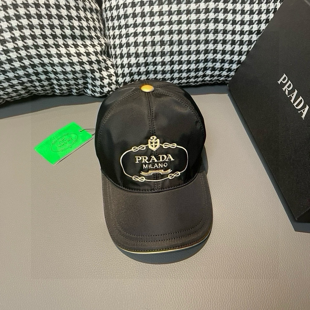 
配包装布袋，Prada(普拉达)新款原单棒球帽， 金丝刺绣，11开模订制，原厂金丝线精细刺绣，原版牛津