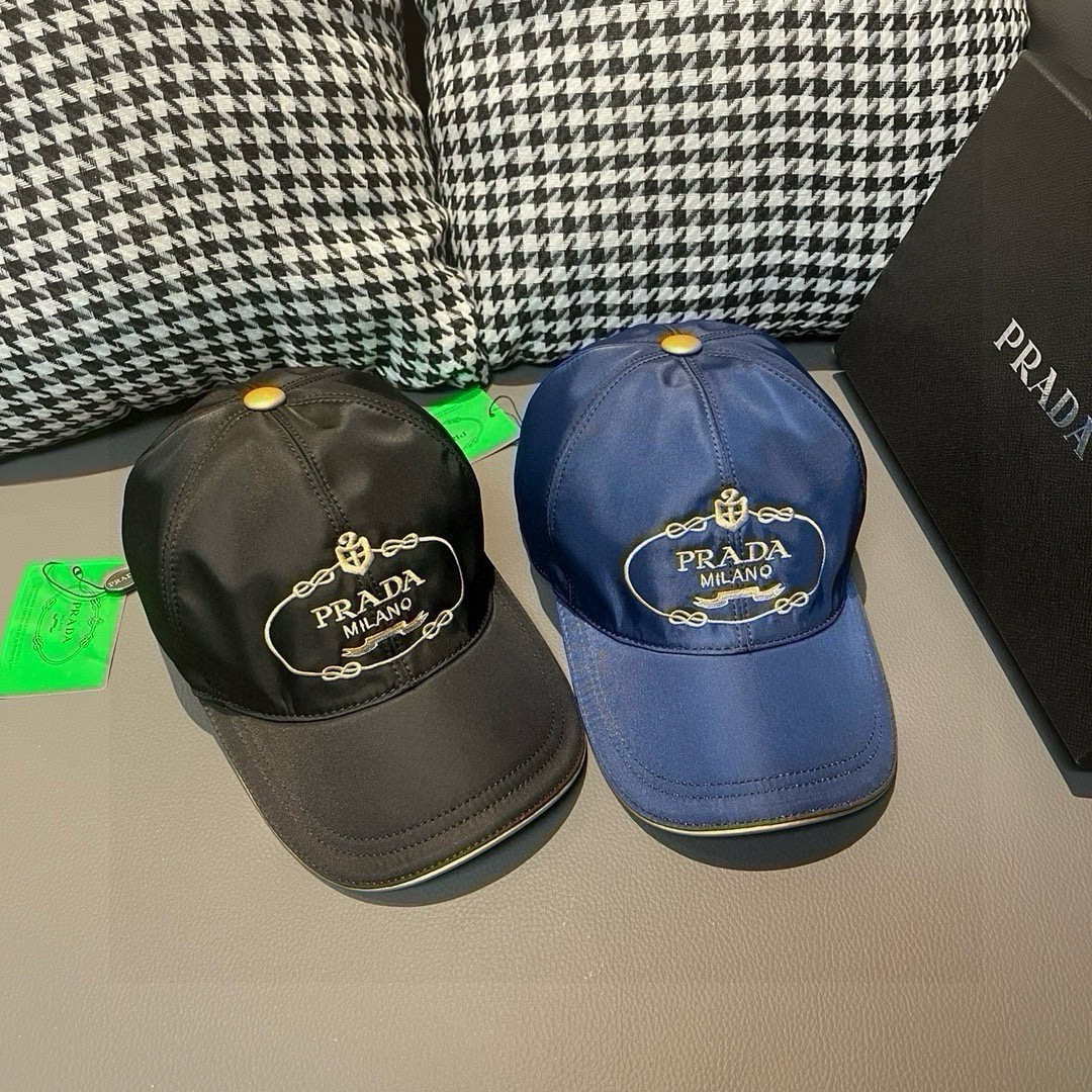 
配包装布袋，Prada(普拉达)新款原单棒球帽， 金丝刺绣，11开模订制，原厂金丝线精细刺绣，原版牛津