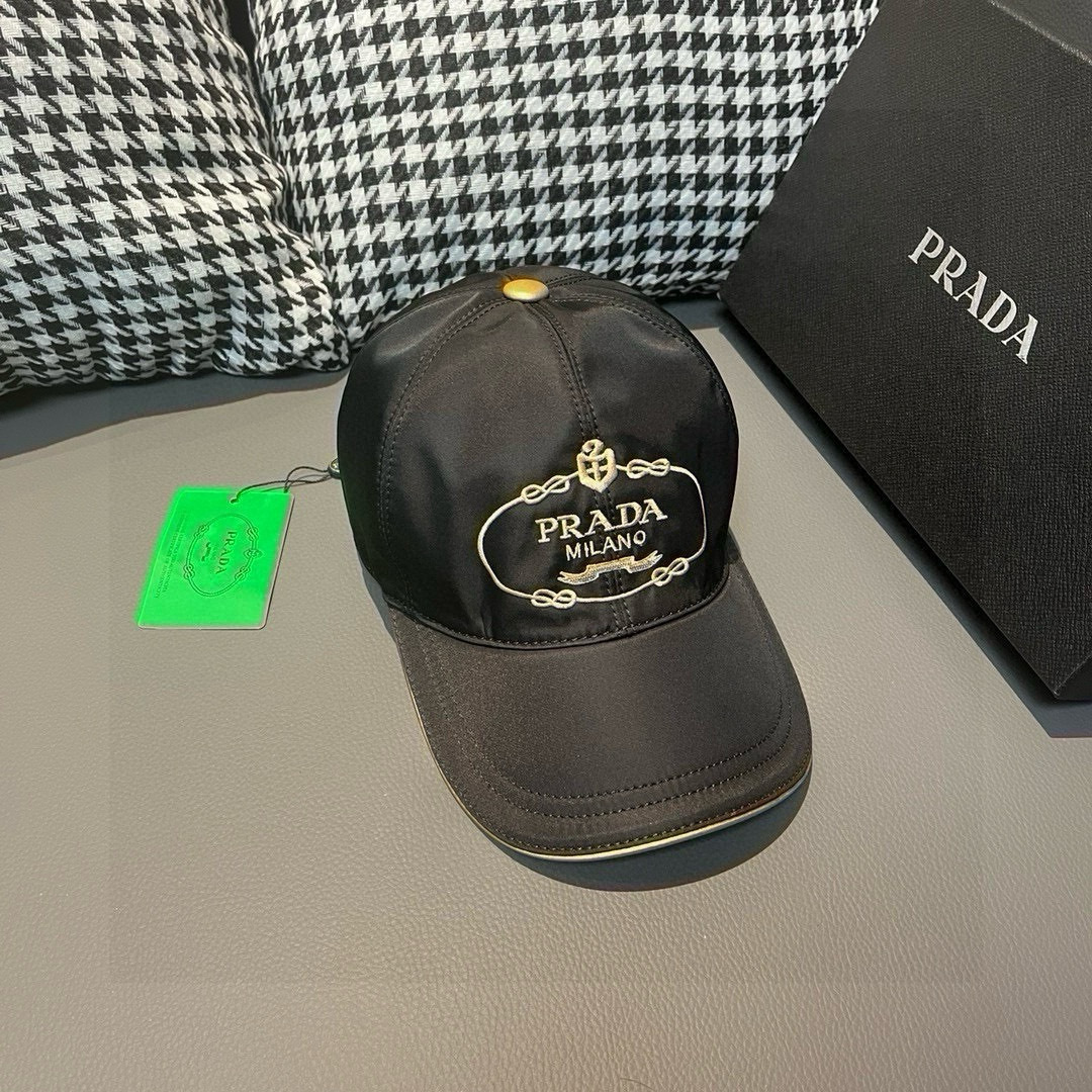 
配包装布袋，Prada(普拉达)新款原单棒球帽， 金丝刺绣，11开模订制，原厂金丝线精细刺绣，原版牛津