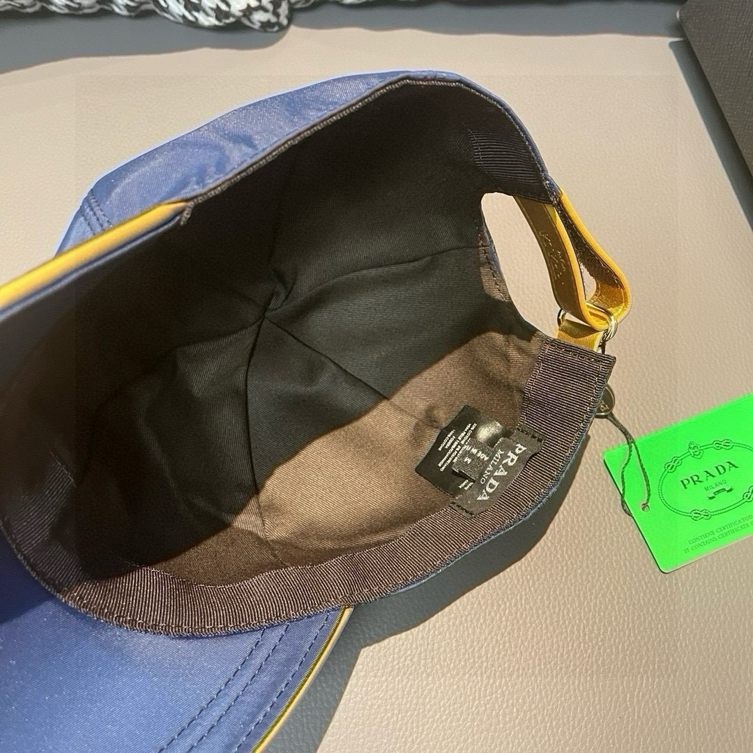 
配包装布袋，Prada(普拉达)新款原单棒球帽， 金丝刺绣，11开模订制，原厂金丝线精细刺绣，原版牛津