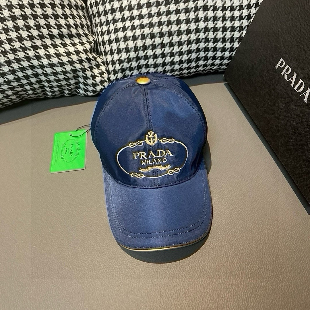 
配包装布袋，Prada(普拉达)新款原单棒球帽， 金丝刺绣，11开模订制，原厂金丝线精细刺绣，原版牛津