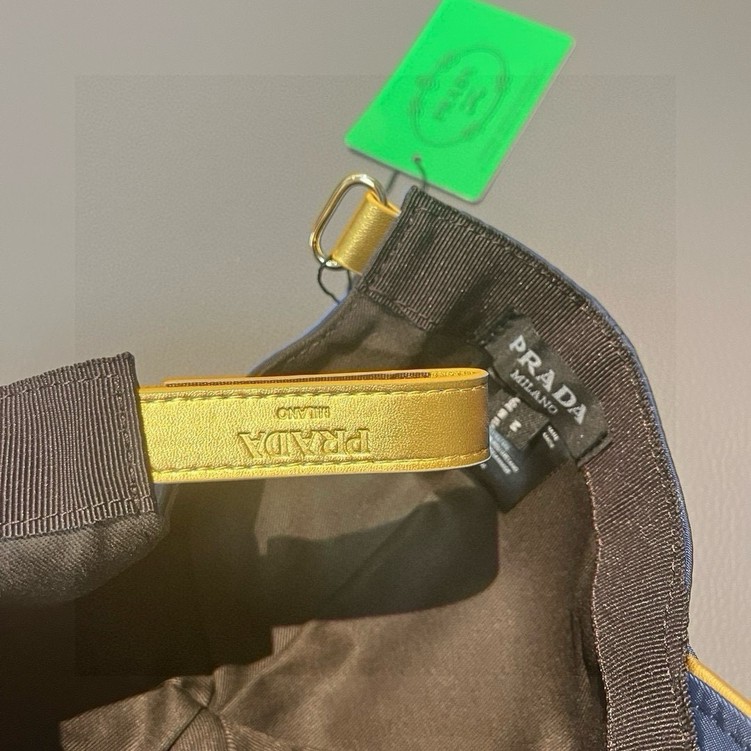 
配包装布袋，Prada(普拉达)新款原单棒球帽， 金丝刺绣，11开模订制，原厂金丝线精细刺绣，原版牛津
