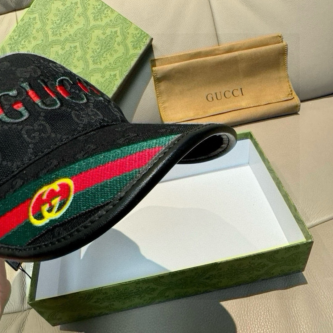 
配盒子布袋，Gucci(古奇)新款原单棒球帽，双G织带。11开模订制，重工刺绣，细节可媲美专柜，原版帆
