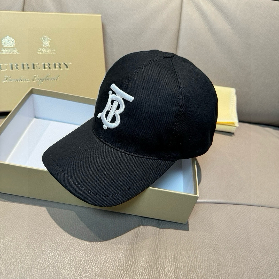 
配盒子布袋，Burberry（巴宝莉）专柜爆款原单棒球帽，11开模订制，立体刺绣，精致无暇！100%纯