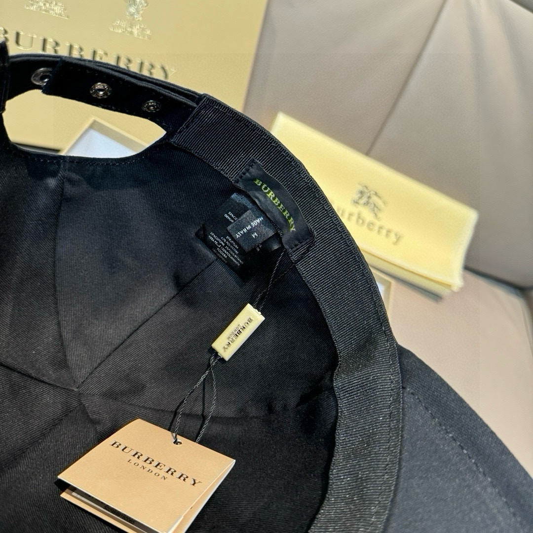 
配盒子布袋，Burberry（巴宝莉）专柜爆款原单棒球帽，11开模订制，立体刺绣，精致无暇！100%纯