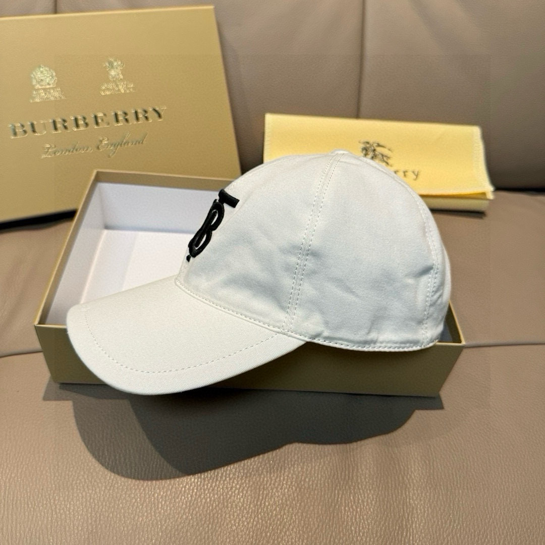 
配盒子布袋，Burberry（巴宝莉）专柜爆款原单棒球帽，11开模订制，立体刺绣，精致无暇！100%纯