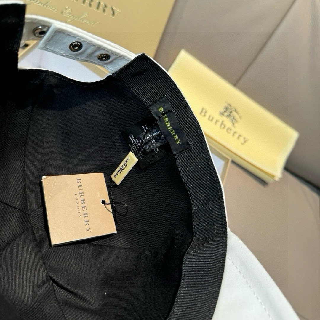 
配盒子布袋，Burberry（巴宝莉）专柜爆款原单棒球帽，11开模订制，立体刺绣，精致无暇！100%纯