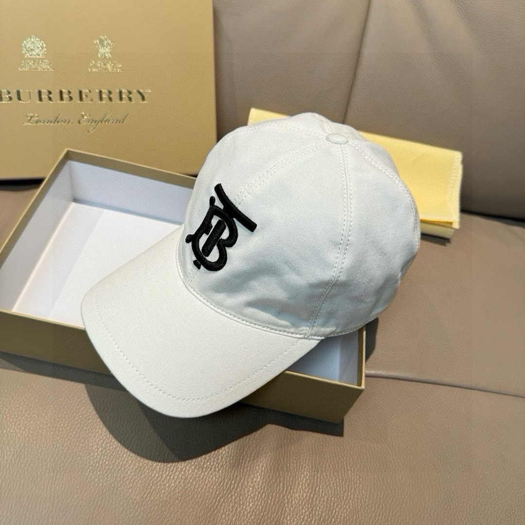 
配盒子布袋，Burberry（巴宝莉）专柜爆款原单棒球帽，11开模订制，立体刺绣，精致无暇！100%纯