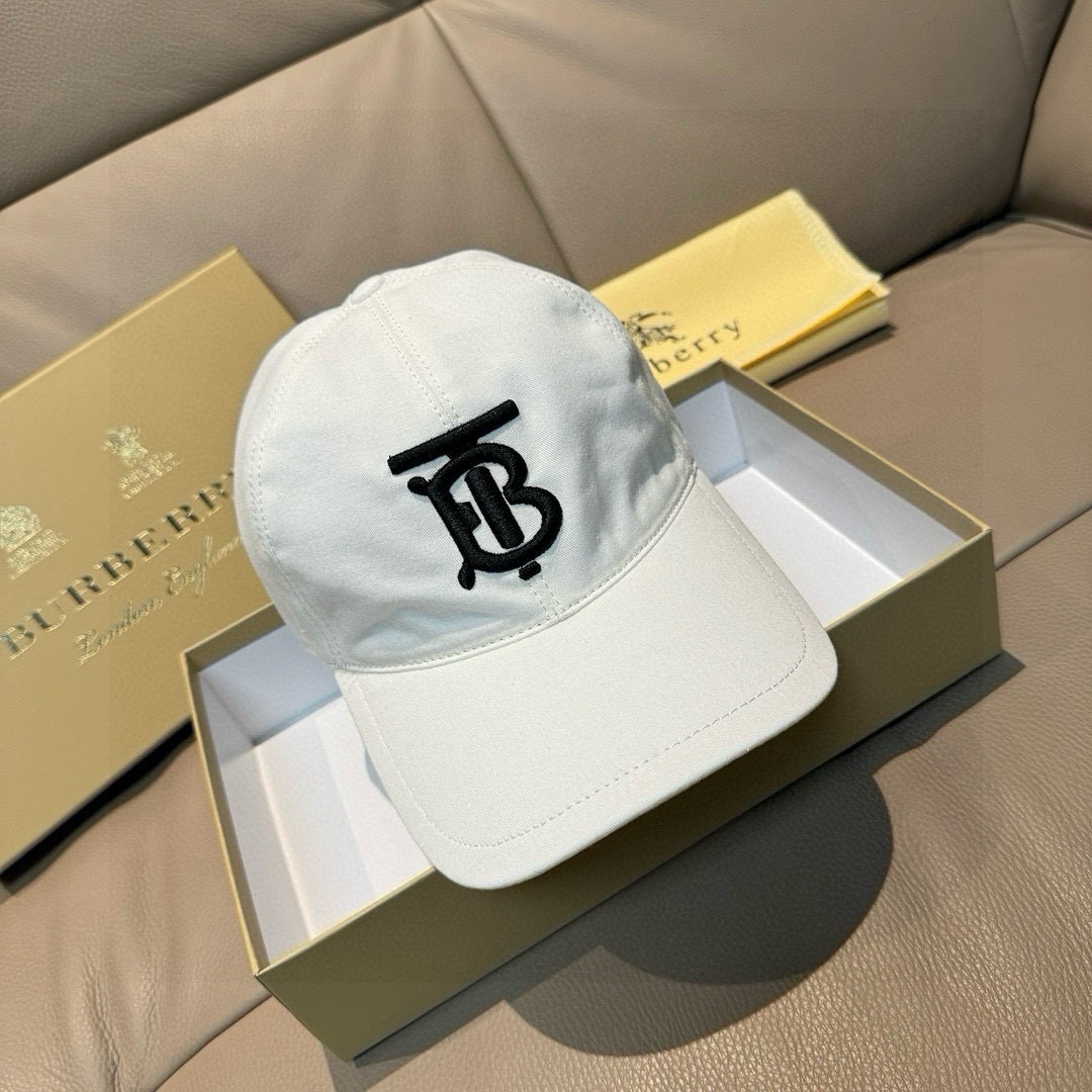 
配盒子布袋，Burberry（巴宝莉）专柜爆款原单棒球帽，11开模订制，立体刺绣，精致无暇！100%纯