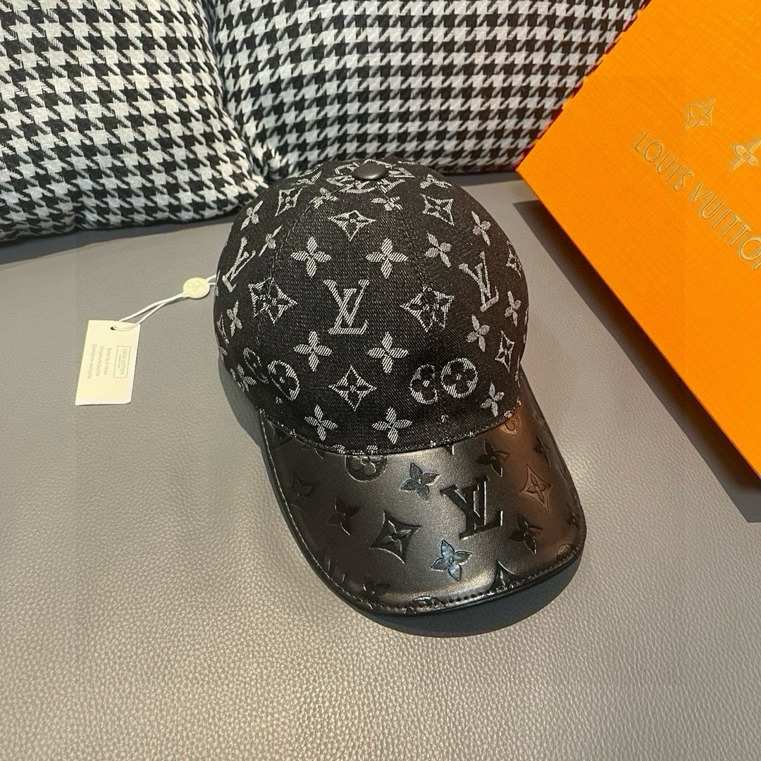 
配盒子布袋，LV(路易威登)新款原单棒球帽，牛皮压花，11开模订制，原版牛仔布料，做工细致完美，质量超
