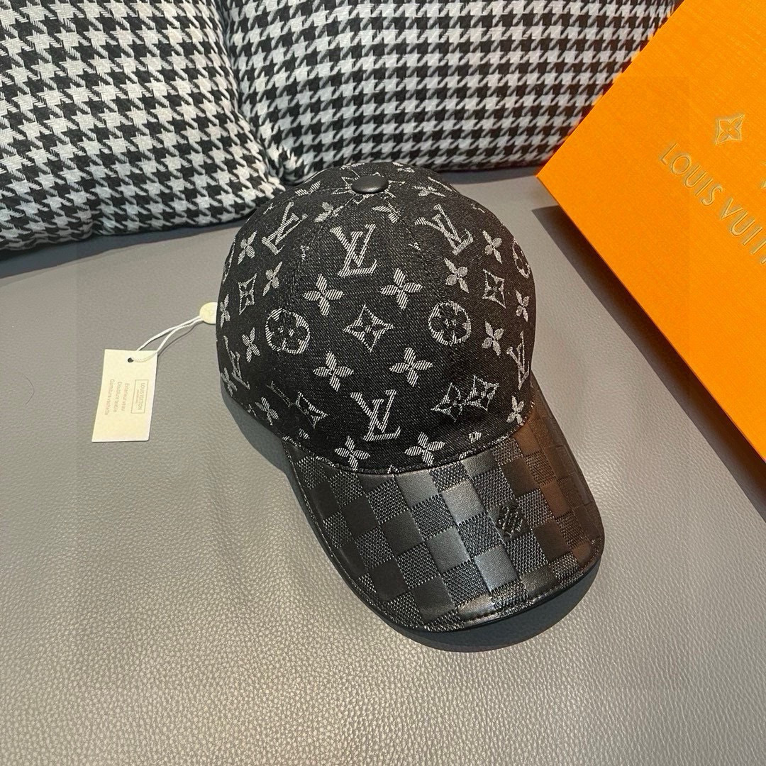 
配盒子布袋，LV(路易威登)新款原单棒球帽，牛皮压花，11开模订制，原版牛仔布料，做工细致完美，质量超