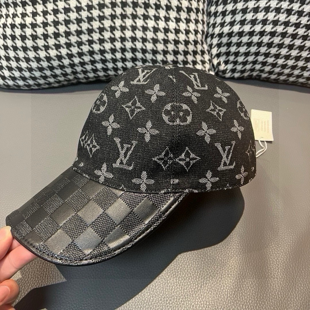 
配盒子布袋，LV(路易威登)新款原单棒球帽，牛皮压花，11开模订制，原版牛仔布料，做工细致完美，质量超