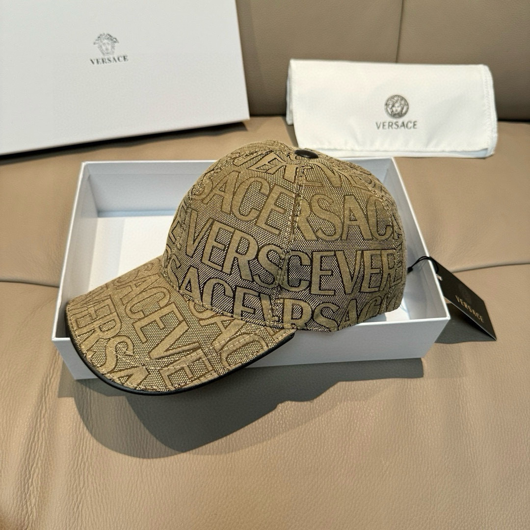 
爆款出货！
配包装布袋，VERSACE(范思哲)新款原单棒球帽，11开模订制，原版专柜布料+头层牛皮，