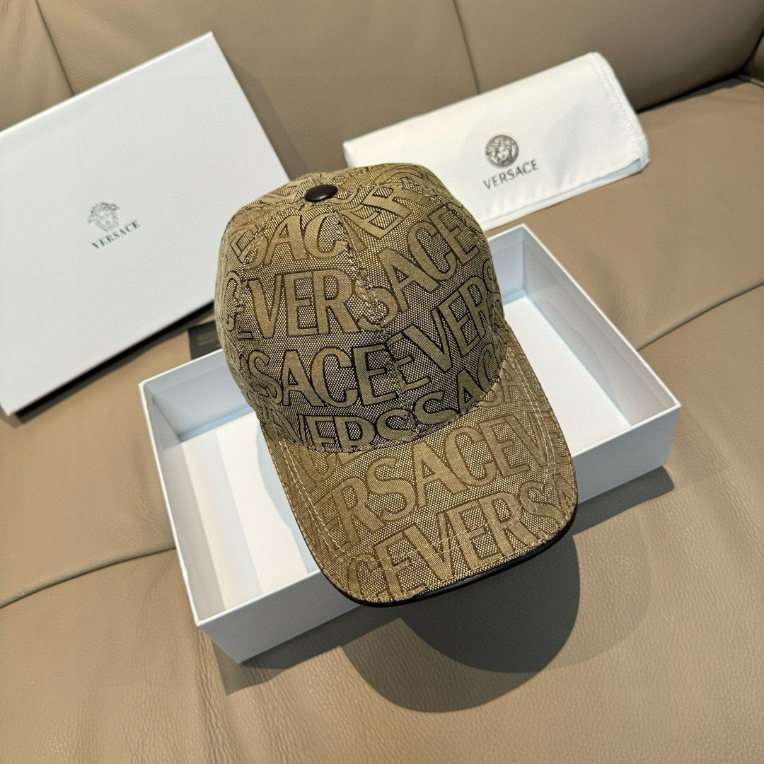 
爆款出货！
配包装布袋，VERSACE(范思哲)新款原单棒球帽，11开模订制，原版专柜布料+头层牛皮，