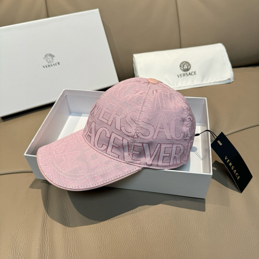 
爆款出货！
配包装布袋，VERSACE(范思哲)新款原单棒球帽，11开模订制，原版专柜布料+头层牛皮，
