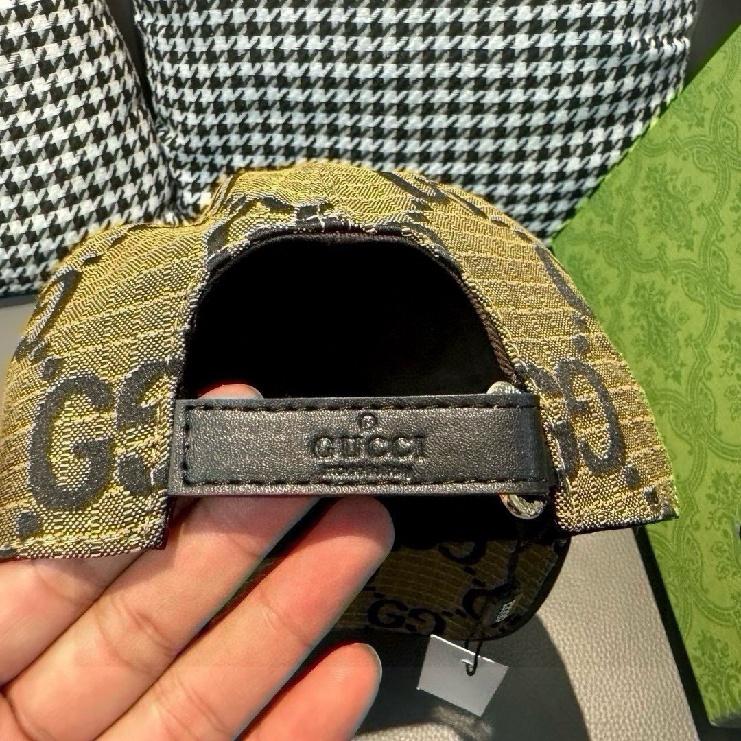 
官网新款出货
配包装布袋，Gucci古奇最新款原单棒球帽， 大双G，专柜11开模订制，完美对花，原版帆
