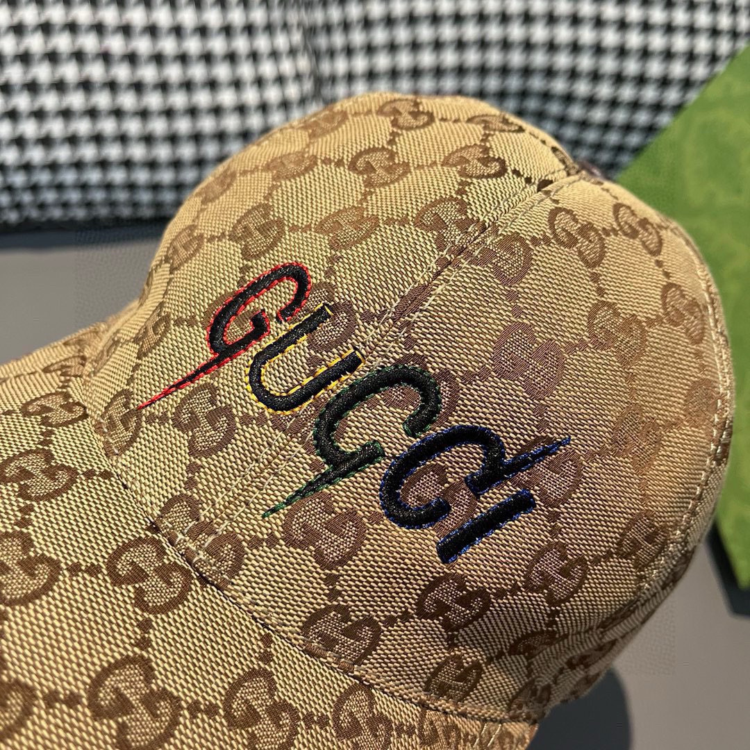 
配盒子布袋，Gucci(古奇)新款原单棒球帽， 艺术字刺绣，11开模订制，重工刺绣，细节可媲美专柜，原