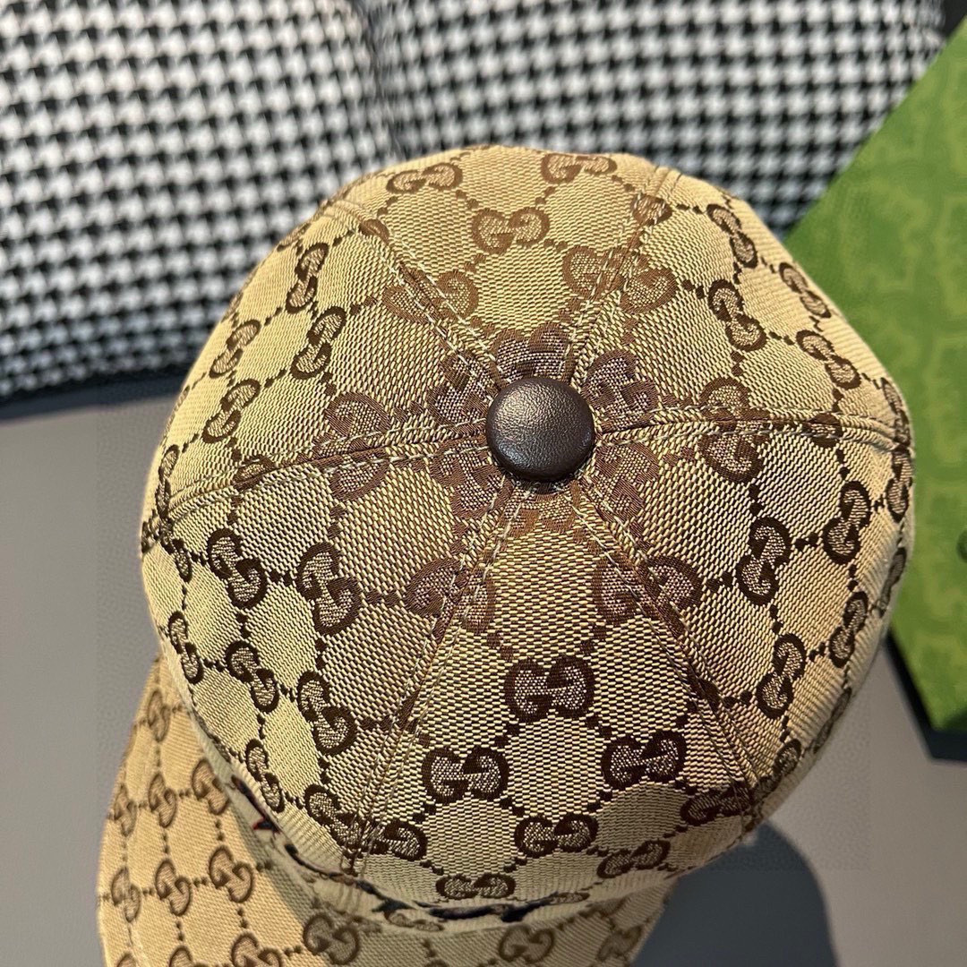 
配盒子布袋，Gucci(古奇)新款原单棒球帽， 艺术字刺绣，11开模订制，重工刺绣，细节可媲美专柜，原