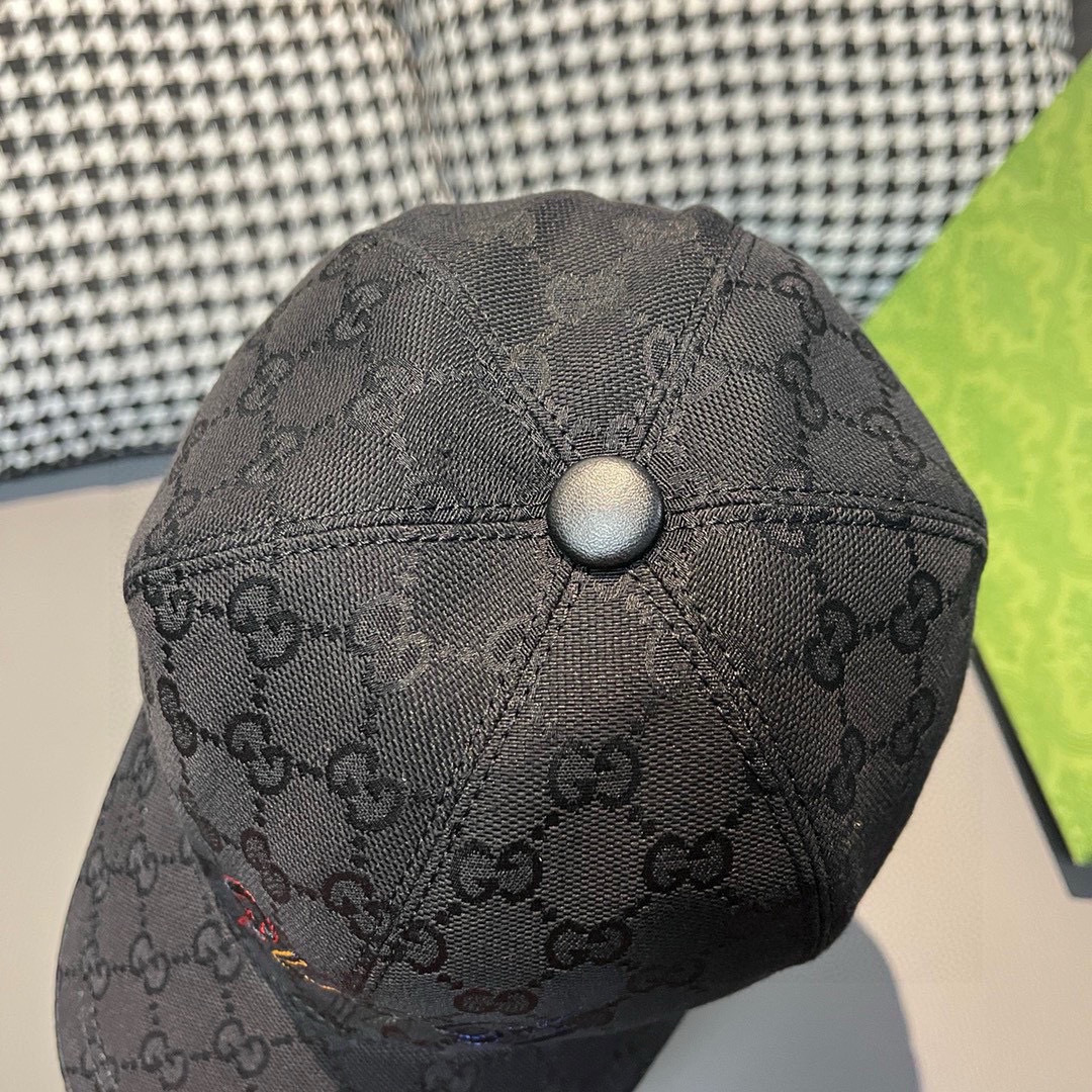 
配盒子布袋，Gucci(古奇)新款原单棒球帽， 艺术字刺绣，11开模订制，重工刺绣，细节可媲美专柜，原