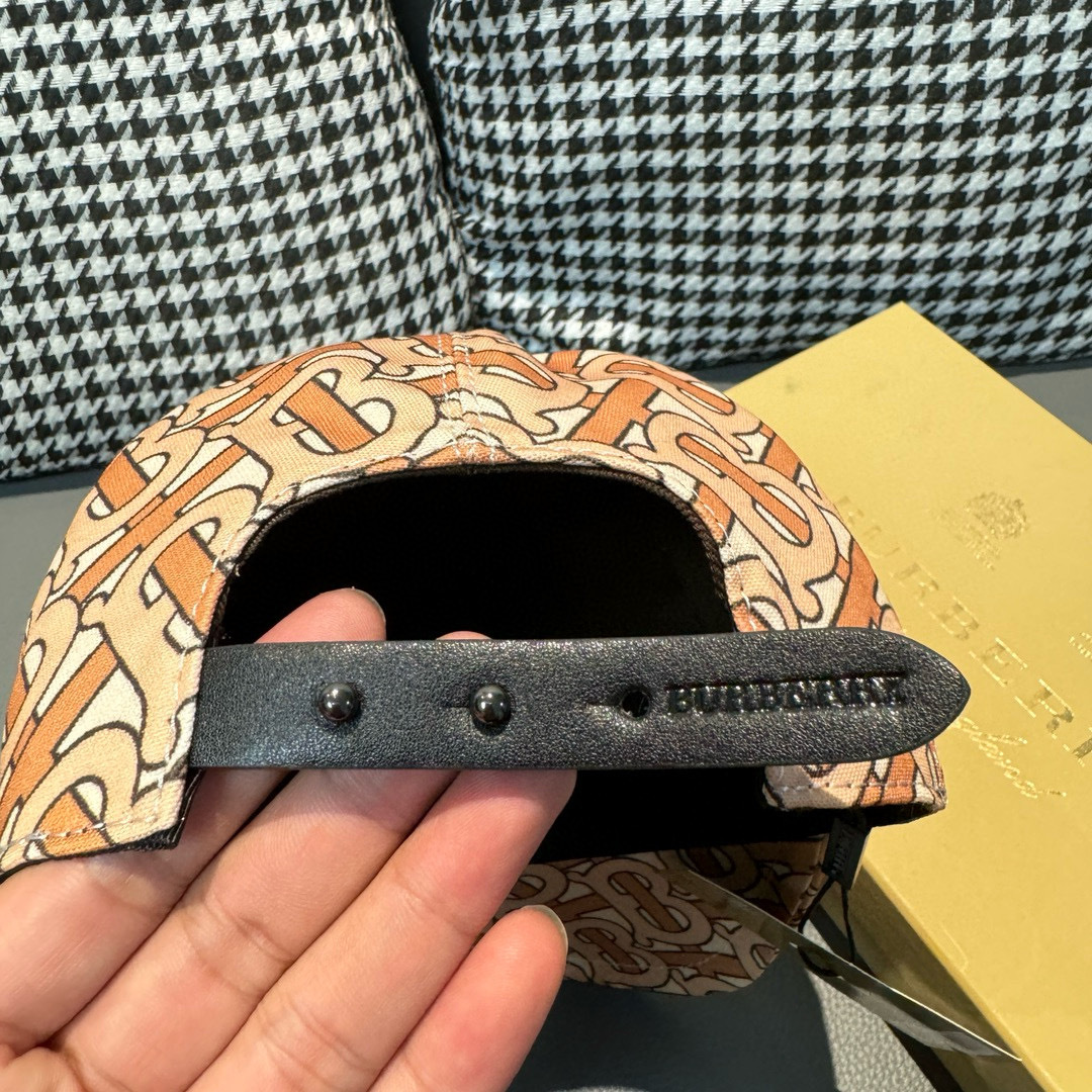 
配盒子布袋，Burberry（巴宝莉）最新款棒球帽，正品开模订制，全新TB图纹，原版印花面料，做工细致