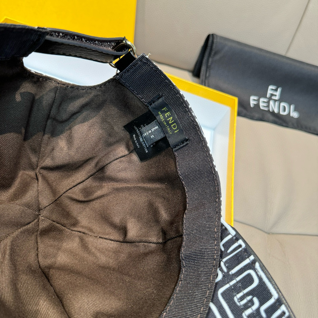 
配盒子布袋，Fendi（芬迪）新款原单棒球帽， 双F提花，专柜常年热卖款，口碑极佳，11开模订制，原版