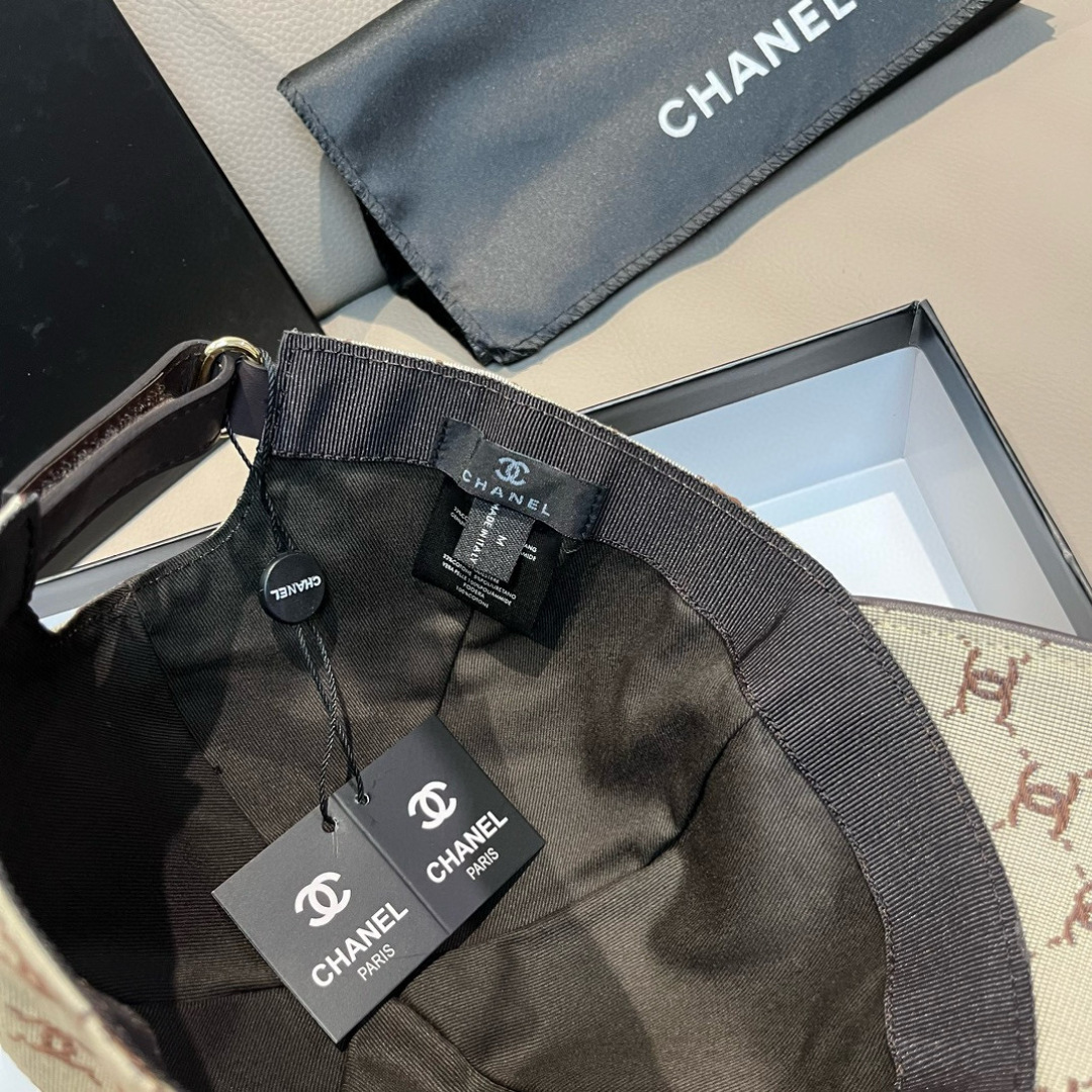 
新款出货！
配盒子布袋，Chanel(香奈儿)新款原单棒球帽， 小双C提花，专柜11开模订制，原版帆布
