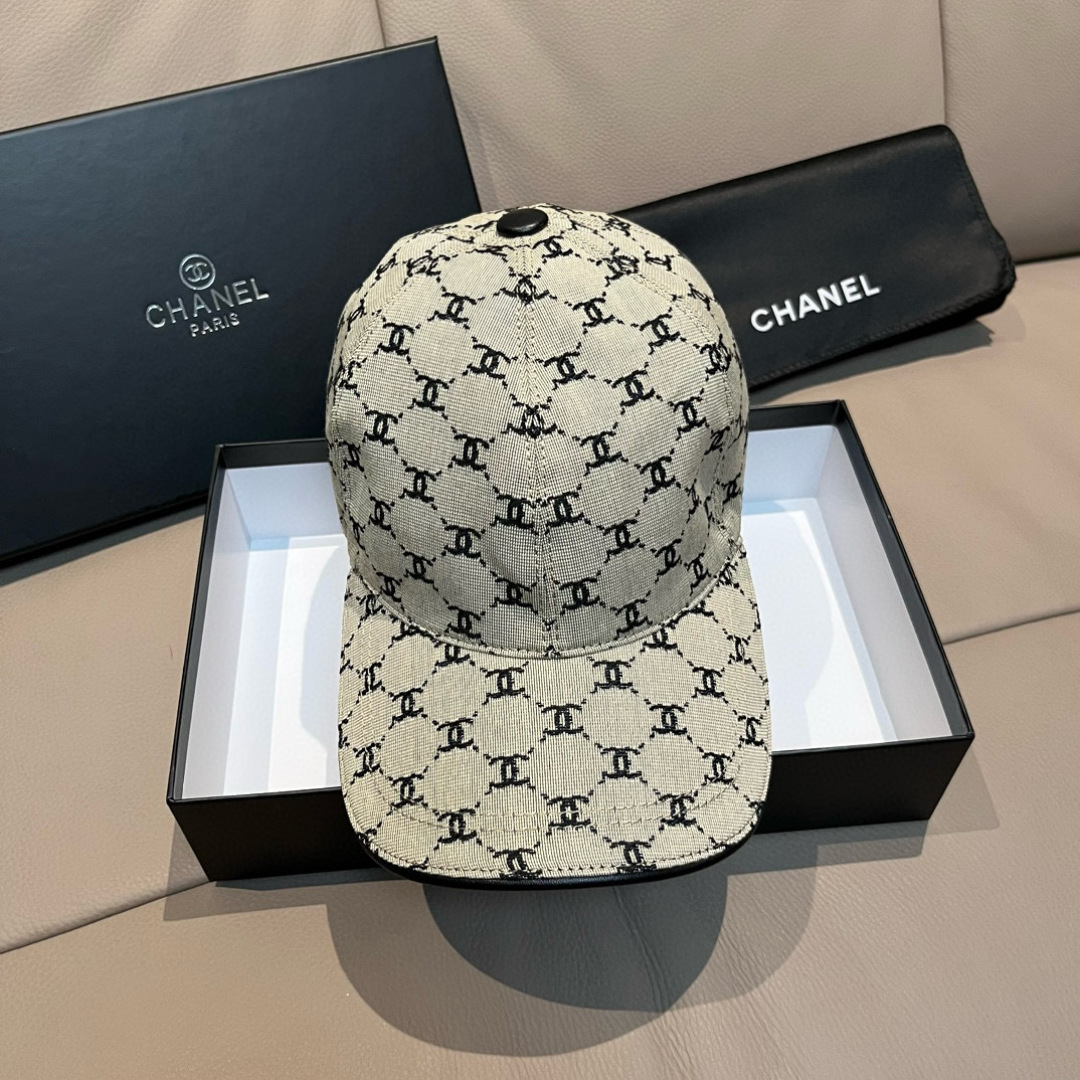 
新款出货！
配盒子布袋，Chanel(香奈儿)新款原单棒球帽， 小双C提花，专柜11开模订制，原版帆布